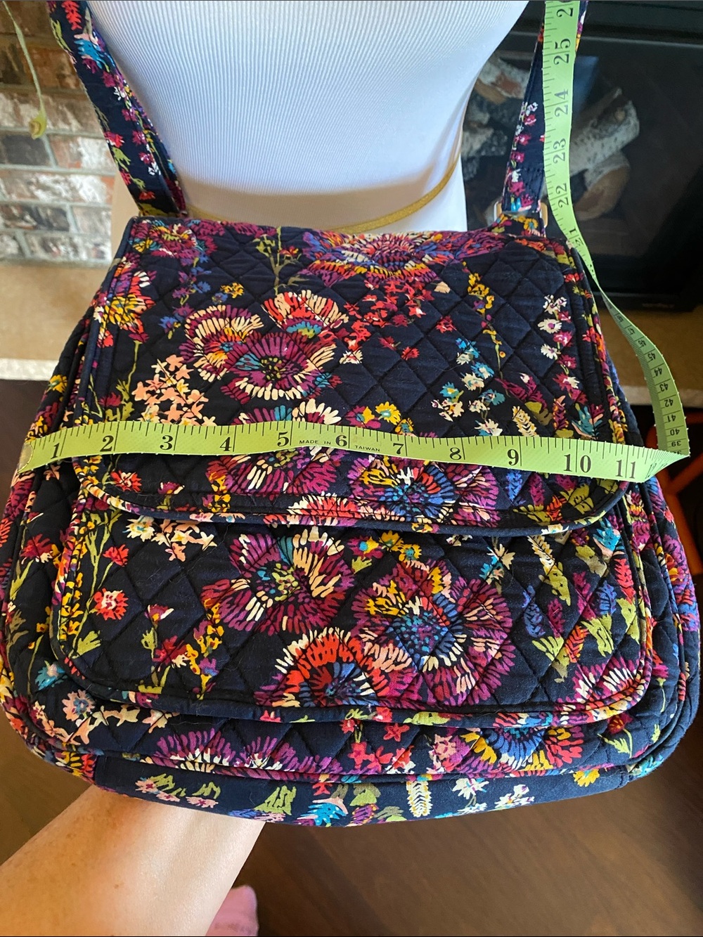 VERA BRADLEY Midnight Wildflowers quilted crossbody bag, purse, satchel. Beauty! - Picture 15 of 16